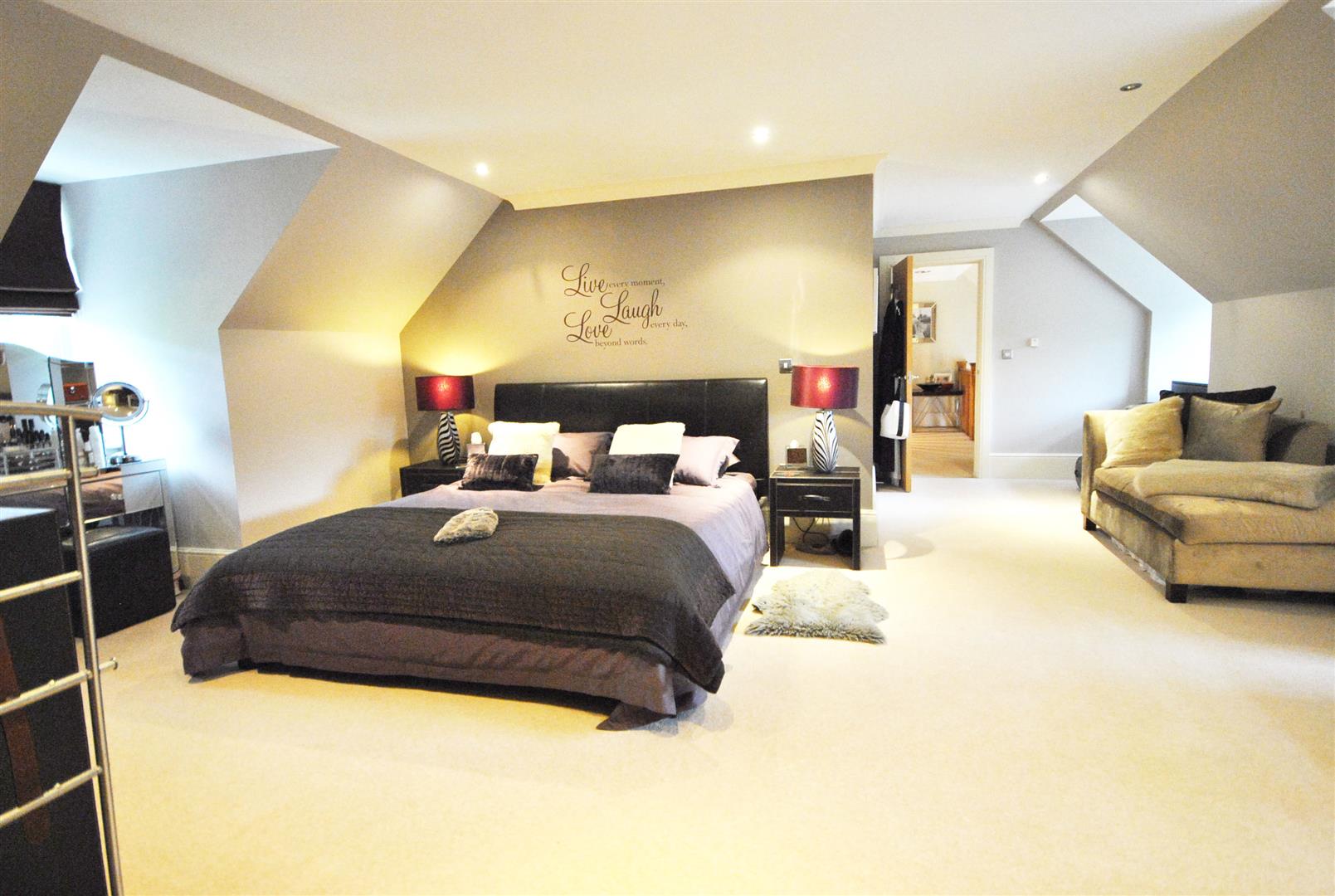 4 Bedrooms, House - Detached
